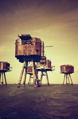 s-h-e-e-r:  Red Sands Sea Forts #3 by slimmer_jimmer on Flickr. 