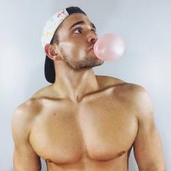 dougtfs: With each bubble he blew, Brody felt his chest inflate – the gum was connected directly to his body, and every breath made his muscles swell.  But he didn’t notice that the gum was also connected to his brain. And as he blew, it was like
