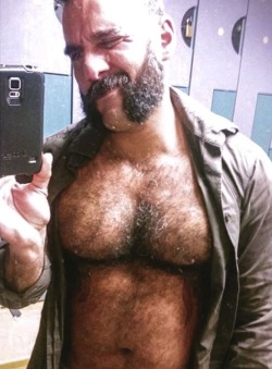 chairoikokuma:I’d like to see more friendly mutton chops on guys. Sexy selfie.