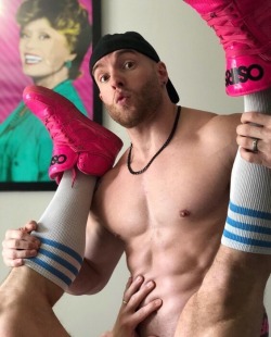 nymuscledad:  gaypornpicparade: What’s the gayest thing in this photo?No, it’s not the fact that one of the guys has a dick up his ass, nor is it the pink sneakers.  It’s the Golden Girls poster.The wedding ring on the bottom doesn’t hurt, either.