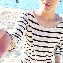 mintytaemin:  Taemin showing a seashell but then it suddenly moves and… 