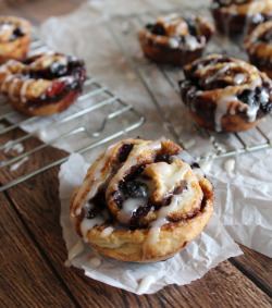 gastrogirl:  blueberry cinnamon roll muffins.