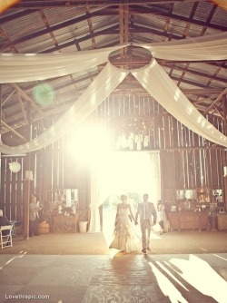 waterbaby79:  Rusting wedding  I don&rsquo;t need a big glamorous wedding. Sweet, simple, and elegant is all I want.