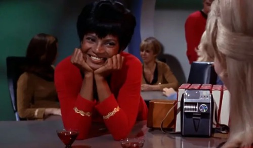 superheroesincolor:  RIP Nichelle Nichols (December 1932 – July 2022)“US actor Nichelle Nichols, who achieved worldwide fame and broke ground for Black women while playing Lt Uhura in the original Star Trek TV hit in the 1960s, has died at 89, her