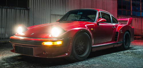 carsthatnevermadeitetc:  Ruf RSR, 1984. A one-off built for RUF’s US importer, originally a Carrera 3.2 with its engine taken out to 3.4 litres and turbocharged to produce 400hp, in 2015 the car was repowered with a 700hp twin-turbo 3.8 litre engine