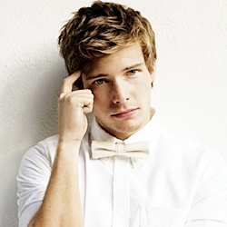 holygansey:  another meme i won’t finish — ten actors/actresses: Hunter Parrish: “I cry at the end of every book.”