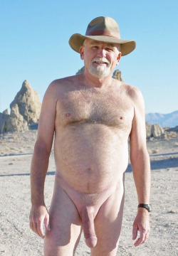 ordinarybodies:  OMG, this old natural guy has a wonderful huge and fat penis, what a big glans. Iâ€™d love to ride his mammoth cock for real. SABINE