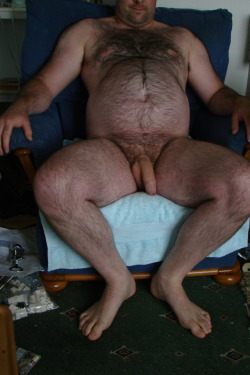 fhabhotdamncobs:  daddysdirtyboy:  I’m crawling on the floor, getting between Daddy’s beefy hairy thighs and savouring his thick, uncut cock.    W♂♂F     (WARNING!   No “Pretty Boys” here.)   
