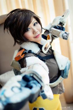 overbutts:  Tracer Cosplay   &lt; |D’‘‘‘