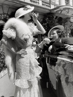fashion1930s:  #1930sfashion Two fashionable ladies having a drink dustjacketattic:  by wolff &amp; tritschler | 1930  