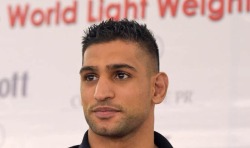 ronneeong:  karachigay88:  fuckyoustevenpena:  He’s NAKED! British professional boxer Amir Khan had a Skype webcam sex romp with a model. Check out the gifs  If someone has the video, msg it to me!  Wow..