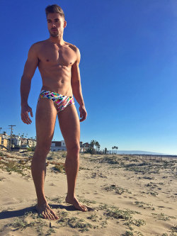 dimagornovskyi:  Only in LA can you spend a winter day on the beach. Hangin out with @mrturk in my Lagos Swim Brief