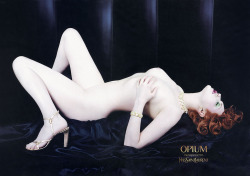 Sophie Dahl nude in an Yves Saint Laurent&rsquo;s Opium fragance sexy advert.