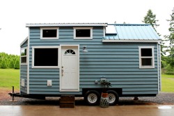 builtsosmall:  TINY HOUSE ON WHEELS This is such a cute tiny house - inside and out http://tinyhouselistings.com/listing/portland-oregon-12-lake-tahoe-tiny-house-5/ 