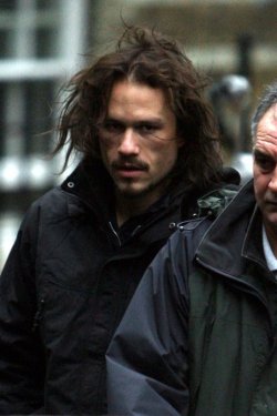 dslxic:   The last photo of Heath Ledger  this is so upsetting 