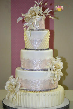 cakedecoratingtopcakes:  Elegant Wedding Cake by Viorica Dinu …See the cake: http://cakesdecor.com/cakes/147832-elegant-wedding-cake