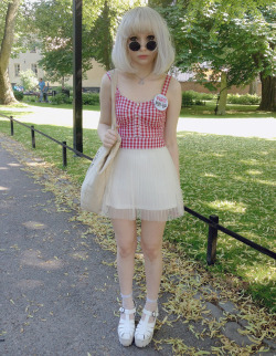 princesstrashcan:  Way too long since I uploaded an outfit here..! It’s really hot here now so I can’t wear much without melting.. Had lunch with dad and then went shopping with my sister!  Such a cute outfit