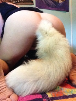 sexy-catgirls: Loving my new tail! 