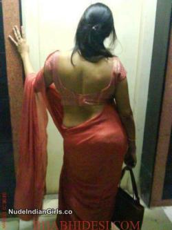 Indian Bhabhi in Red Saree Possing her Back &amp; Sexy AssHot Indian Bhabhi in Red Saree Possing her Back &amp; Sexy Ass to tease her husband to fuck him hard byâ€¦View Post
