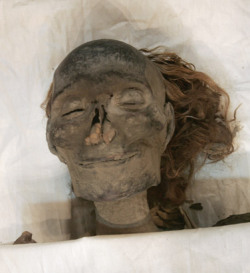sweet-tooth-for-sugar: airdramon:  awenyddogamulosx:  ruthlesswoodcarver:  mothensidhe:  fatfury:  omgxchrissy:  cumleak:  deux-zero-deux:  demands-with-menace:  Queen Hatshepsut of Ancient Egypt. She has a lovely smile for someone who’s been dead for