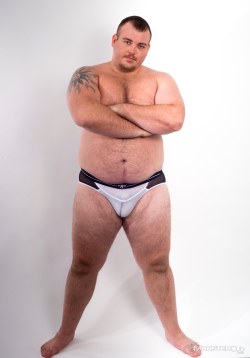 monstercub:New pics from last night’s photo shoot with Dominic Ford