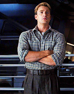 tawghasa:  reserve:  alphalewolf:  It’s not easy being a fanboy.  w ow, i only just got a good look at steve’s Avengers outfit in this photograph, and he is wearing some hella grandpa pleated front wool pants. they’re practically high-waisted. props