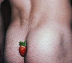 makemeshoot:  strawberry anyone?