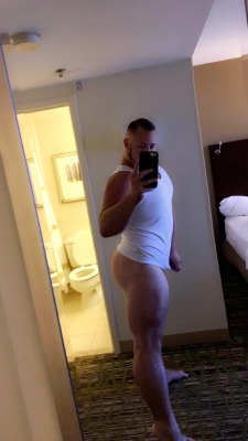 mucle-cub:  These hotels are boring all my myself.. Anyone up for a slumber party..? 😉😁 If you like thick naked men walking around, that is..😉😈 