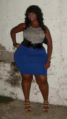 pearhub:  #bbw #wide hips #skirt #heels