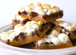 in-my-mouth:  Magic S’mores Bars 