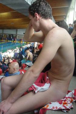 speedosubmission:naked on a flower towel in public and plain middleof the audiencehot hot hot guy