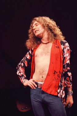satya-:   Robert Plant, 1973.  HQ copy: {x} 