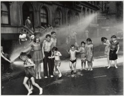  WEEGEE 1937 Summer on the Lower East Side  