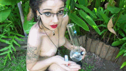 getsuswet:  I love my glass bong, what about you ? ;)sharle xo