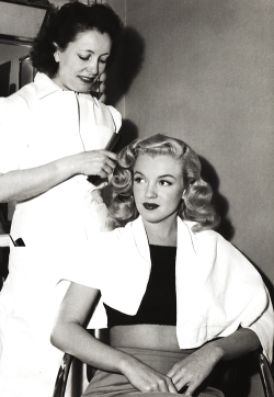 vavavoomrevisited:  missmonroes:  Marilyn Monroe on the Columbia Studios lot with hairstylist Helen Hunt, 1948Â   our daily dose of   Another