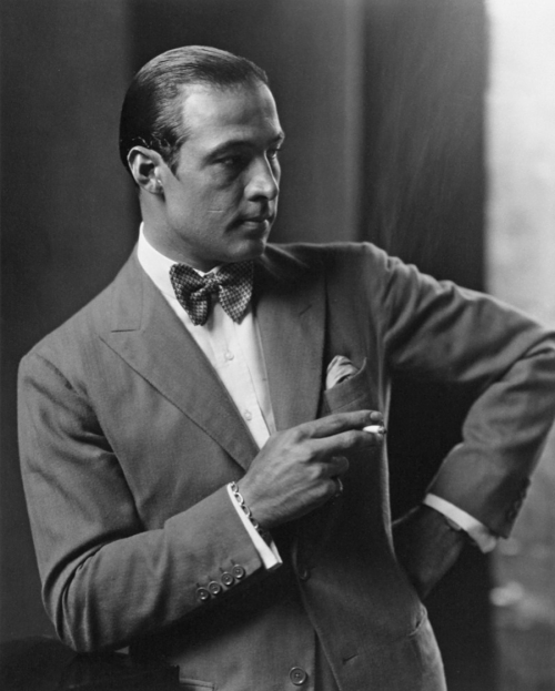 twixnmix: Rudolph Valentino photographed by Edward Steichen for Vanity Fair on August 6, 1926. He died less than 3 weeks later from Peritonitis   at the age of 31 on August 23rd. The 2nd photo appeared in the October 1926 issue of Vanity Fair.