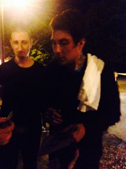 frnksfuckingway:  When I met Frank last night, one of the things I said to him was, “you have very nice hands.” To which he replied, smiling, “thank you, I grew them myself.”   Frank Iero is such an emo dad, I just can’t sometimes.  -pls don’t