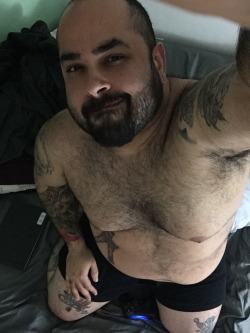 chubsrule:  smutters:  herm-ondead:  1st: taking a decent selfie is so fucking hard… How do you all do it?!  2nd: ugh… Ignore mah belly.. I hate it… But it’s the only one I have :p  Love your belly!  Hot sexy belly just makes me want to have sex