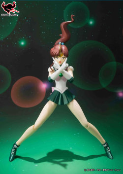 sailormooncollectibles:  Sailor Jupiter finally announced!! more details: http://www.sailormooncollectibles.com/2014/03/19/new-sailor-jupiter-s-h-figuarts-figure-officially-announced/  Welp I know what I&rsquo;m getting.