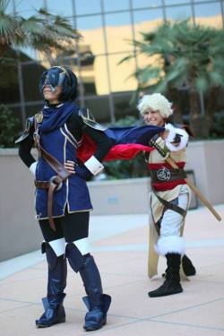 panngeliciouscosplay:  Silly bonding times between cousins~ Also how all great cape swooshes happen! 8D  Masked Marth/Lucina by me Owain by antextreme Photography and editing by Kris DeviantArt || World Cosplay || Cosplay.com