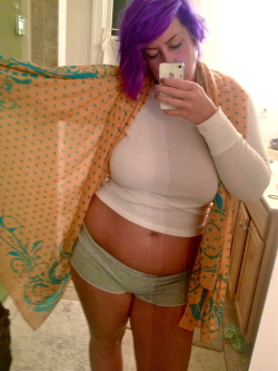 killerkurves:  deathbeforediet:  Digging the hell out of this new scarf I just got!   digging the hell out of your sexy body