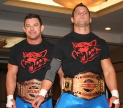 Davey must have a smile on his face because of where Eddie’s hand is! 
