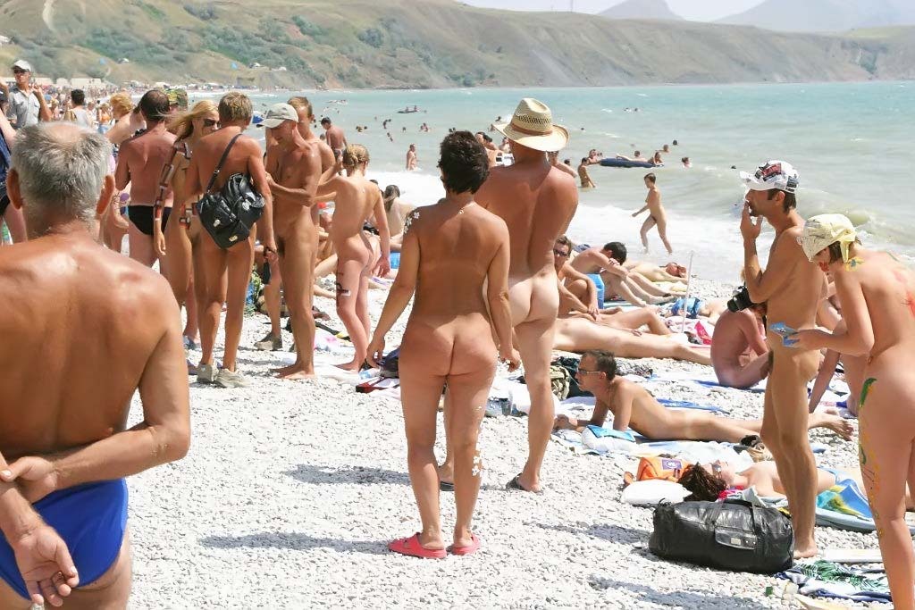 Sex on crowded nudist beach
