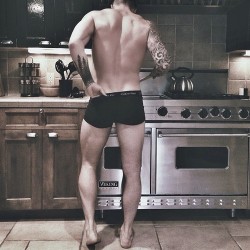 gentlemen-erotic:  Pancakes anyone?  Oh my favorite breakfast