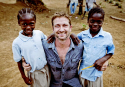 :  Gerard Butler with Mary’s Meals in Liberia. (December, 2013) 