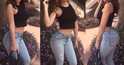Just Pinned to Cute girls in jeans: girls in tight jeans 28 These jeans never stood a chance (35 Photos) http://ift.tt/2crb0Sj