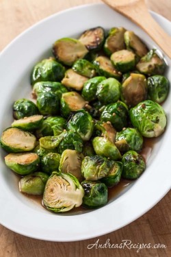 donutyogi:  foodpicturesblog:   Thai Stir-Fried Brussels Sprouts    Brussels sprouts are my FAVORITE vegetable. They get such a bad rap.