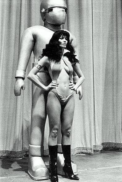 retrogeekgirl: Gort and “Vampirella” (Barbara Leigh), 1975 