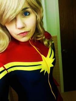 kellysue:  magnetospurplemanties:  My Captain Marvel Costume!!!  You look amazing.   Ahhh you look so pretty :)