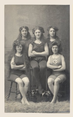 back-then:  Girls of the National Clarion Swimming Club  1907
